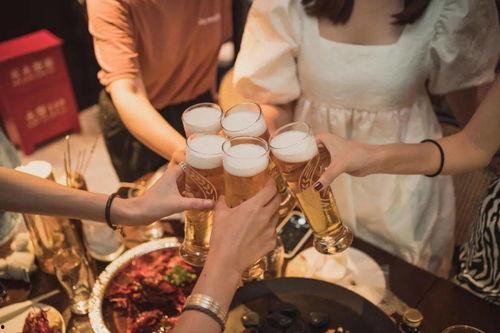 酒吧吃瓜事件网红是谁,揭秘网红背后的真相