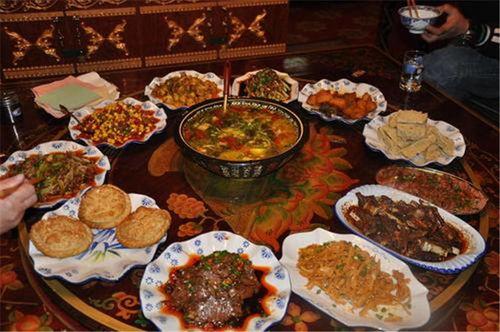 四川网红藏族吃瓜,趣味横生的民族风情展示