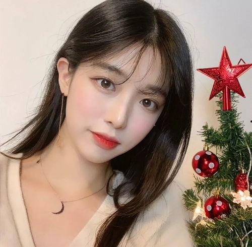 两姐妹拍的抖音网红吃瓜,趣味横生引网友热议