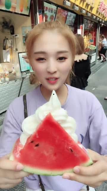 网红炮姐吃瓜是真的吗,真相揭秘还是网络炒作？