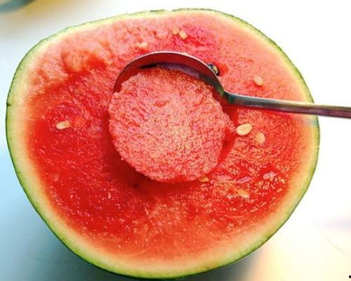 网红吃瓜大勺子图片搞笑,搞笑瞬间引网友爆笑